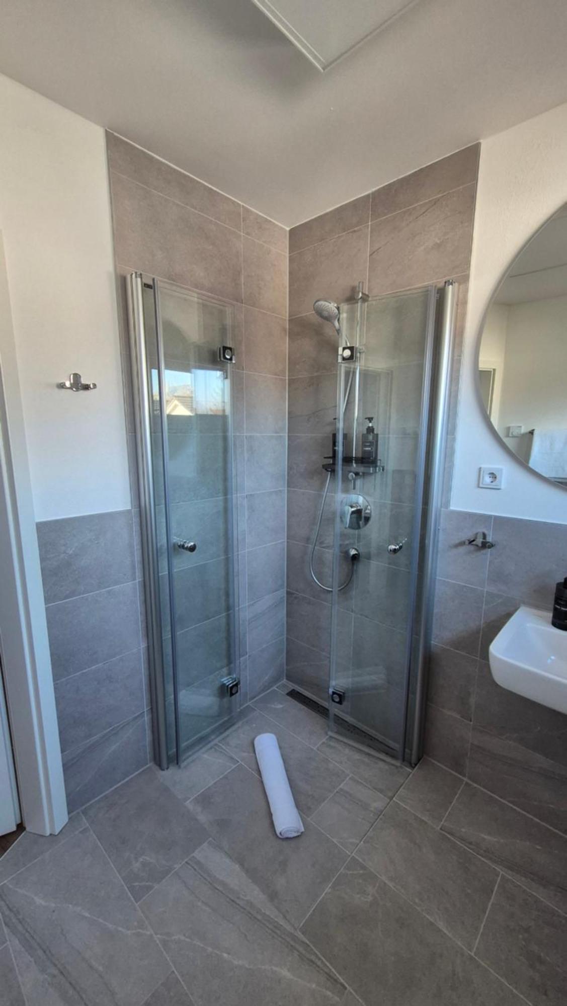 Apartments Seibel Doppel-Zweibettzimmer Mit Bad Ройтлинген Экстерьер фото