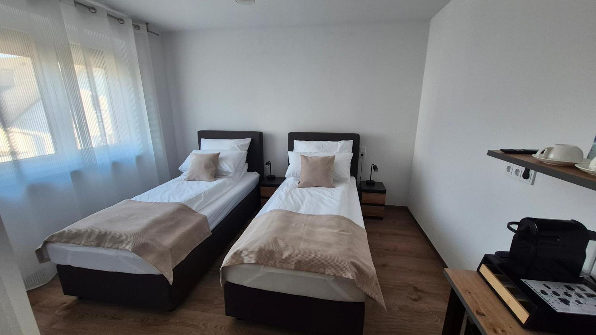Apartments Seibel Doppel-Zweibettzimmer Mit Bad Ройтлинген Экстерьер фото